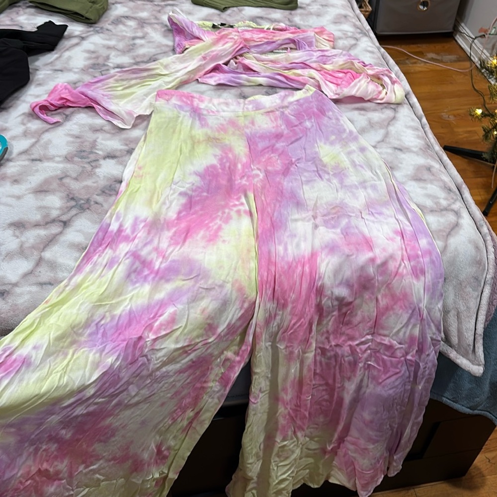 Size small two piece incredible set